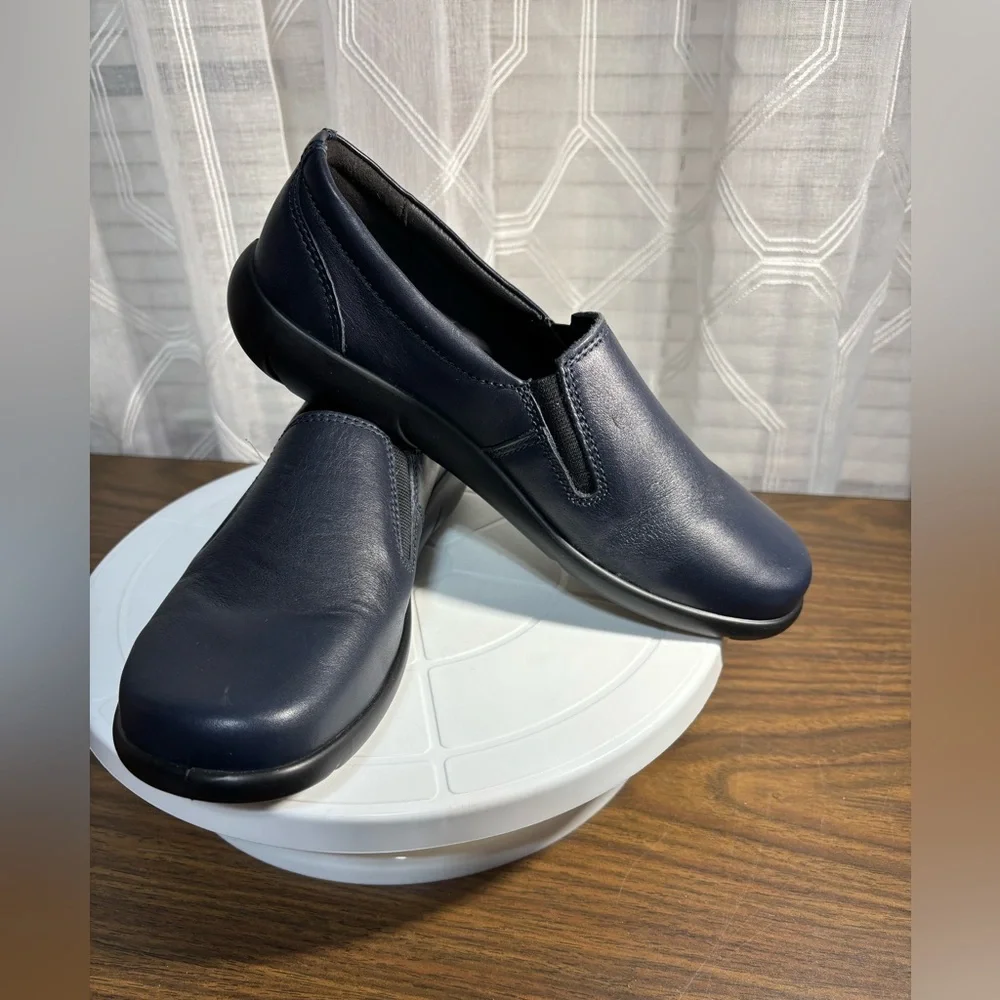 Hotter women’s navy Glove all leather slip on flat loafers NWOT size 6